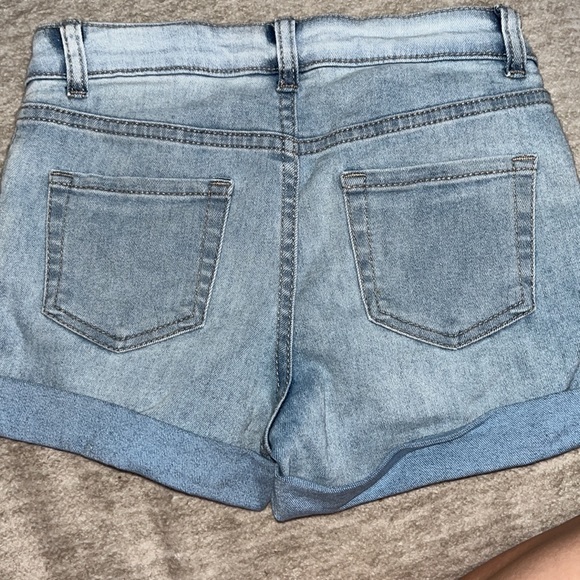 NWT Super stretch pastel embroidered jean shorts - Picture 7 of 7